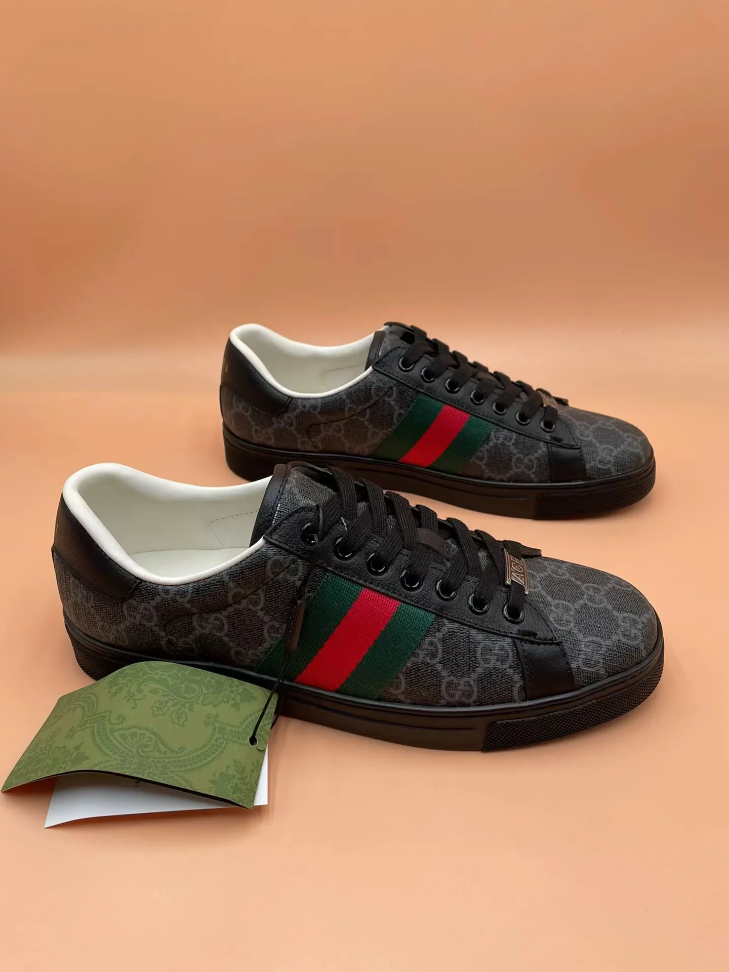 Men's Men's Shoes Men's Men's 💰380 new men's shoes GUCCI [Lightning] latest shoes shipped. Original quality, fashionable, made of special materials, sheepskin lining, brand new packaging. The foot feels super comfortable and the workmanship is impeccable. Size: 38-45